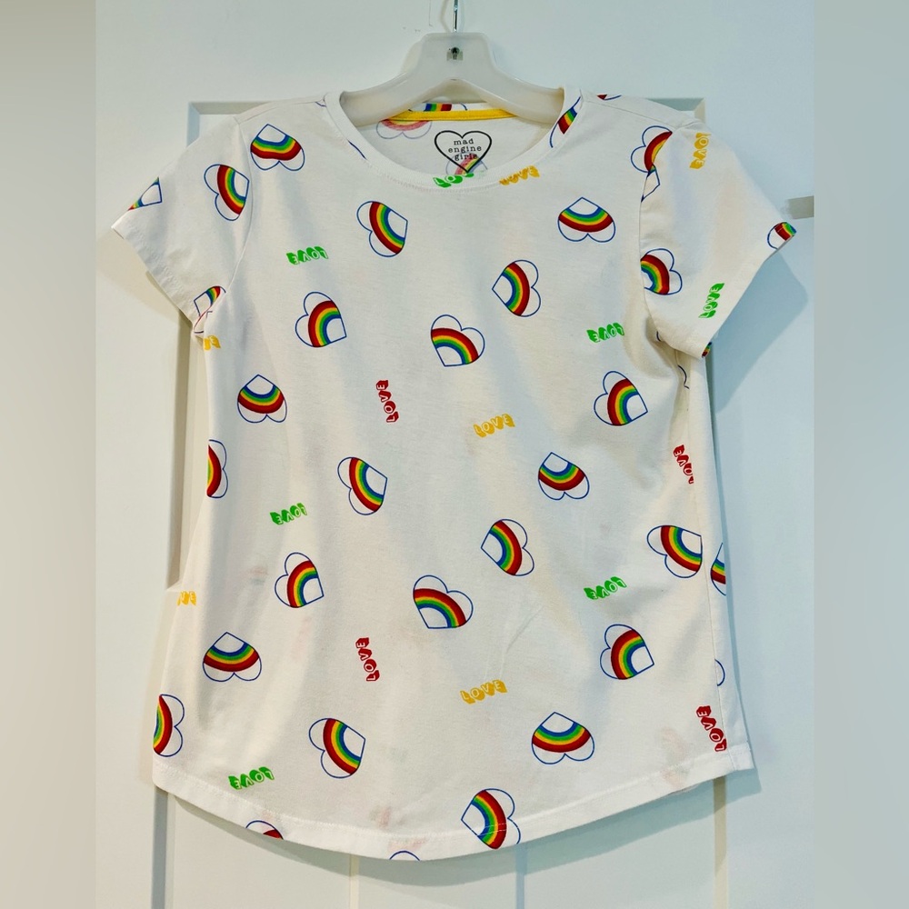 Girl’s rainbow tee shirt